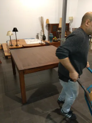 Mesa de comedor de madera