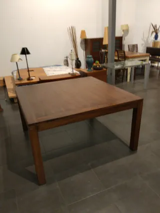 Mesa de comedor de madera