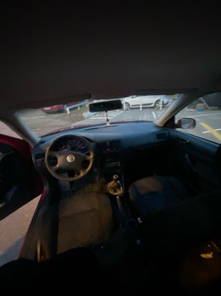 Volkswagen Golf 2003 (pegatina B)