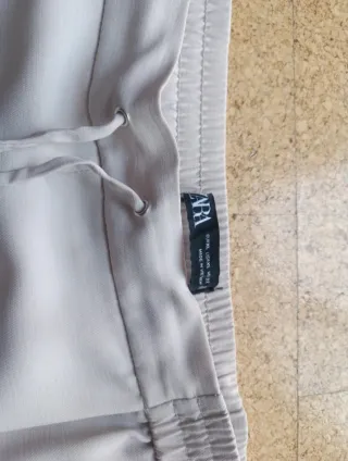 Pantalón Zara beige