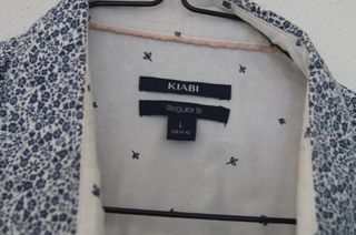 Camisa estampada azul e branca Tam L