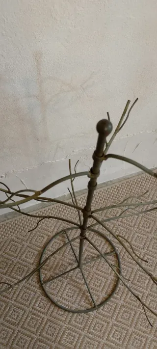 Expositor metálico antiguo