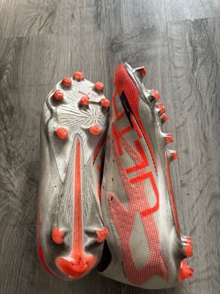 Chuteiras Puma Ultra Laranja e Branco  Pro