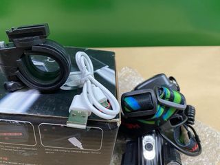 Luz LED frontal recargable para bicicleta