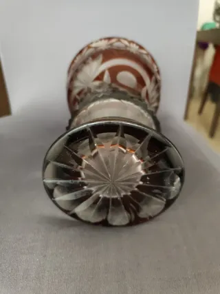 Jarrón antiguo de cristal tallado