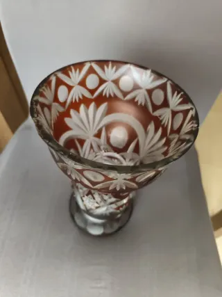 Jarrón antiguo de cristal tallado