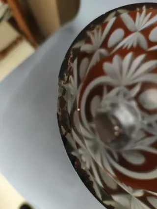 Jarrón antiguo de cristal tallado