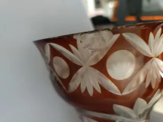 Jarrón antiguo de cristal tallado