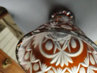 Jarrón antiguo de cristal tallado