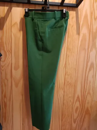 Pantalón de vestir verde con pinzas