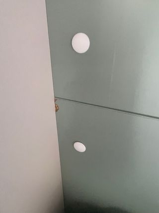 Cama abatible con estanterías