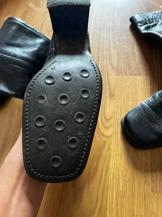 Botas altas de piel negras