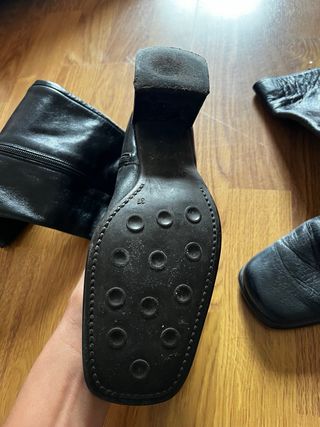 Botas altas de piel negras