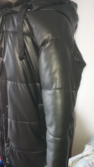 Cazadora efecto piel Pull&Bear Talla M Negra  31e