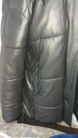 Cazadora efecto piel Pull&Bear Talla M Negra  31e