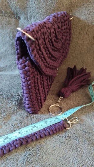 Bolso sobre morado handmade bandolera