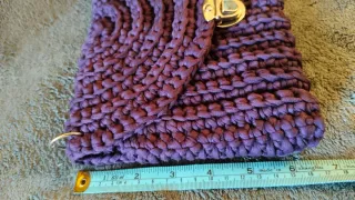 Bolso sobre morado handmade bandolera