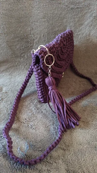 Bolso sobre morado handmade bandolera