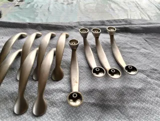 Tiradores de armario plateados