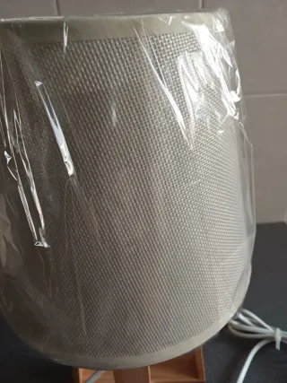 Lámpara de mesa de madera