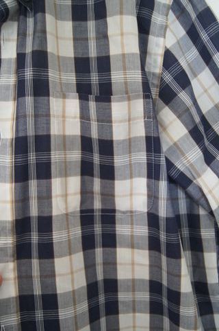 Camisa xadrez azul e branca tamanho L