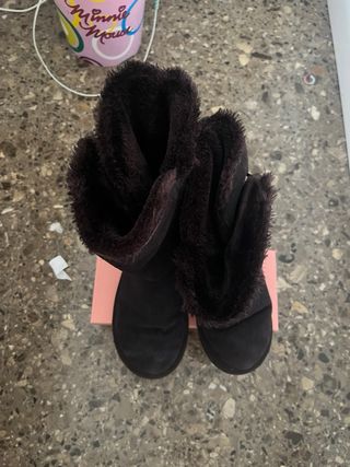 Botas UGG morado oscuro con Botones