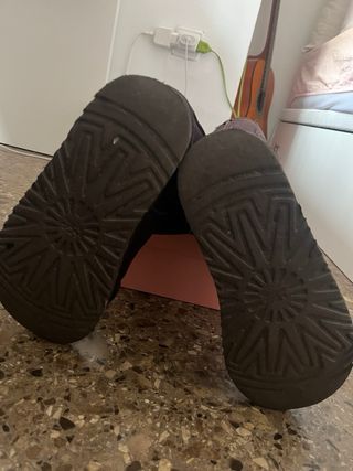 Botas UGG morado oscuro con Botones