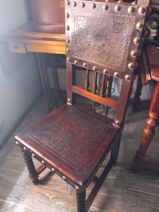 Comedor antiguo madera maciza tallada