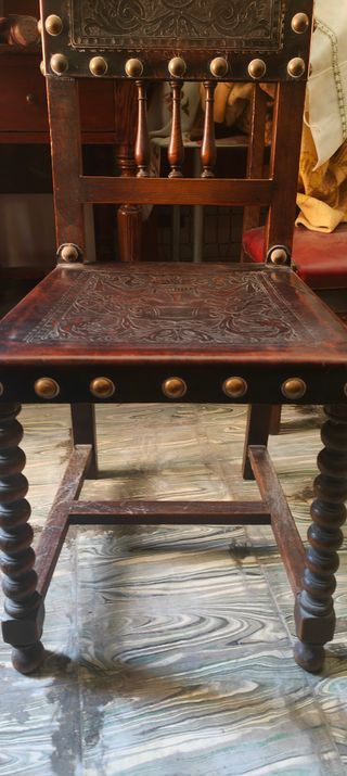 Comedor antiguo madera maciza tallada y original.