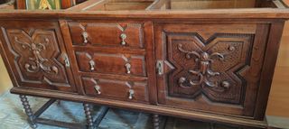 Comedor antiguo madera maciza tallada y original.