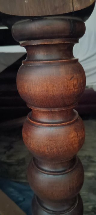Comedor antiguo madera maciza tallada y original.