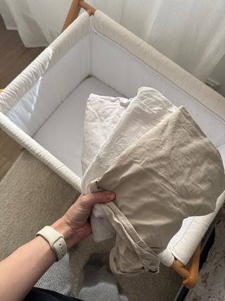 Cuna infantil con ruedas y colchón