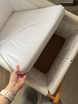 Cuna infantil con ruedas y colchón