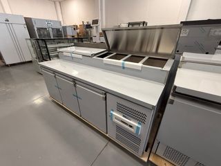 MESA DE PREPARACION REFRIGERADA EN ACERO INOXINOXI