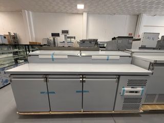 MESA DE PREPARACION REFRIGERADA EN ACERO INOXINOXI