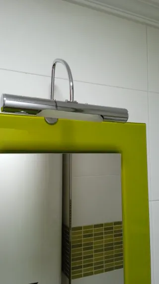 Mueble de baño verde de cristal
