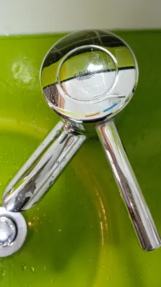 Mueble de baño verde de cristal