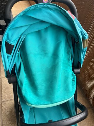 Cochecito de bebé azul