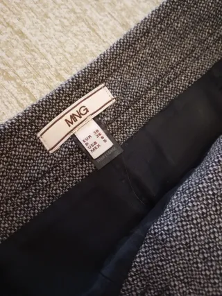 Falda midi gris y negra