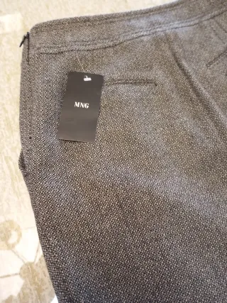 Falda midi gris y negra