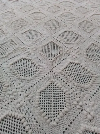 Colcha ganchillo antigua beige