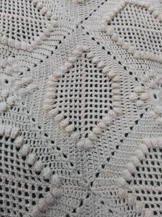 Colcha ganchillo antigua beige