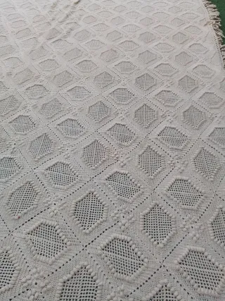 Colcha ganchillo antigua beige