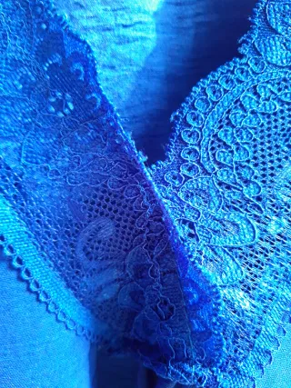 Blusa manga larga con encaje azul