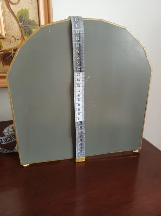 Vitrina de cristal dorada