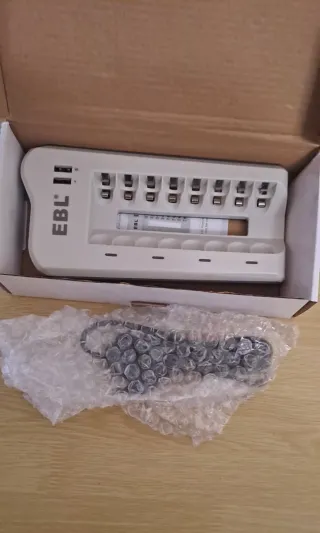 Caricabatterie per batterie AA AAA EBL