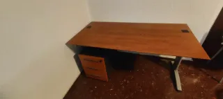 Vendo 2 Escritorios de oficina madera y metal