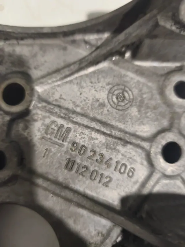 Soporte Bomba Dirección Asistida Kadett GM 9023410