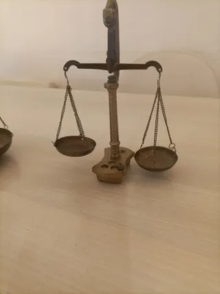 Balanza antigua de latón