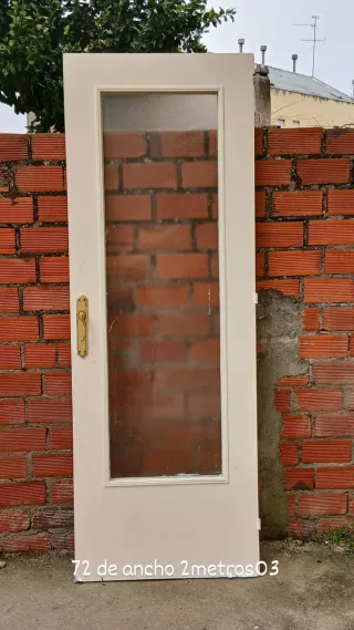 Puerta madera con cristal